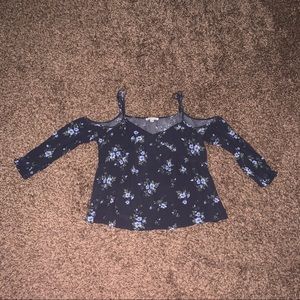 American Eagle Open Shoulder top